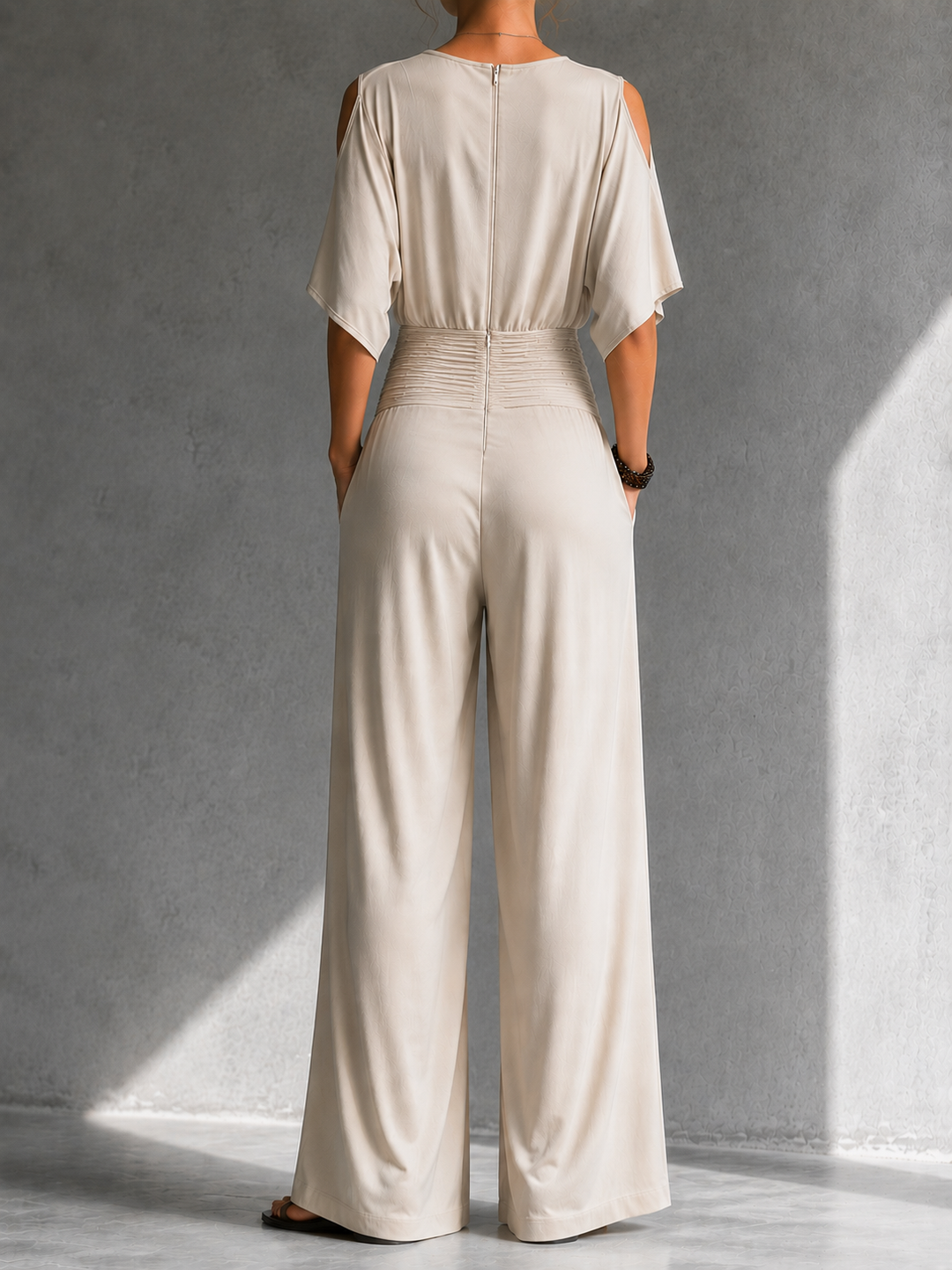 Alia | Combinación elegante con efecto cruzado y piernas anchas